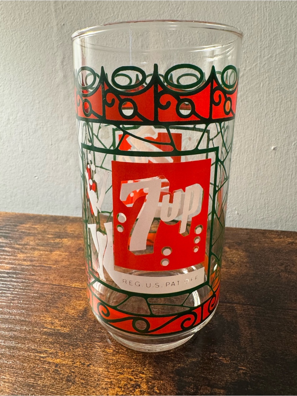 Vintage 7UP Christmas Holiday Theme Glass